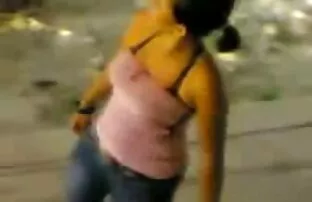 சூப்பர் கவர்ச்சியான வெள்ளி ஆசிய