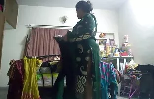மறைக்கப்பட்ட கேமில் பிடிபட்ட சூடான அத்தை