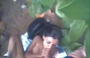 இந்தியப் பெண் திருப்பித் தருகிறாள்