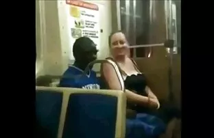 ரயிலில் பிபிடபிள்யூ ஸ்லட் சக்கிங் பிளாக் டிக்