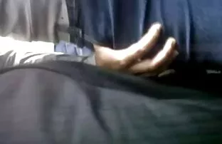 பஸ்ஸில் சிறுமியைத் தேய்த்து மகிழுங்கள்