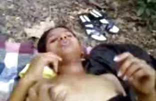 இந்திய தம்பதிகள் காட்டில்