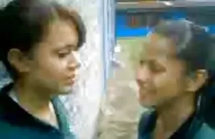 2 சிறிய டொமினிகன் பிச்