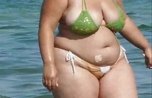 Bbw பிகினி-கேண்டிட் ஆஸ் - பீச் பூட்டி வோயூர்-ஸ்பை பட்