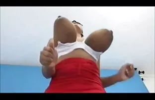 கவர்ச்சியான பெரிய மார்பகங்கள் சொட்டு சொட்டாகின்றன