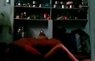 சமையலறையில் இந்திய ஆண்களும் பெண்களும்