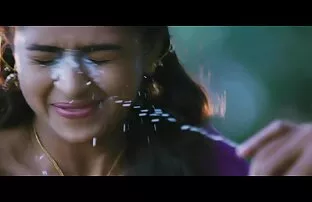 ஸ்ரீ திவ்யா முகத்தில் மீண்டும் மீண்டும் தமிழ் நடிகை