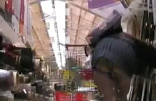 உள்ளாடைகள் இல்லாமல் காலுறைகளில் அடுத்த கொள்முதல்