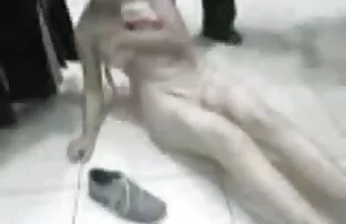 சக ஊழியர்களால் அகற்றப்பட்டது