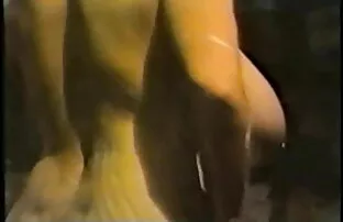 ஆச்சரியமான பெண்.