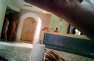 ச una னா ஷவர் வோயூர் இனங்களுக்கிடையில் நிர்வாணமாக