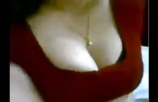மலையாளி சேலையில் பெண்