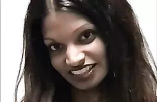 அழகான ஒல்லியான இந்திய குழந்தை