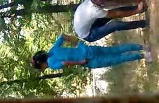 பூங்காவில் காதலர்கள்