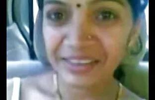 ஸ்மார்ட் முதிர்ந்த இந்திய அத்தை புண்டை காரில் காண்பிக்கும்