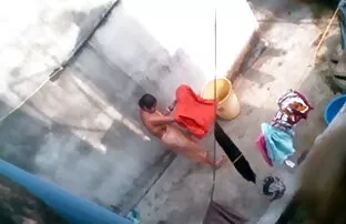 பெங்காலி தாய் குளியல்