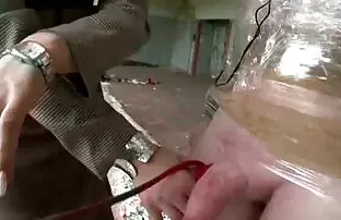 ஒரு சிறிய ஆண்குறி சித்திரவதைக்கான நேரம்